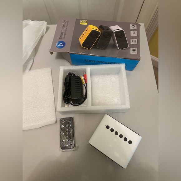 LED mini projector - Picture 6 of 9